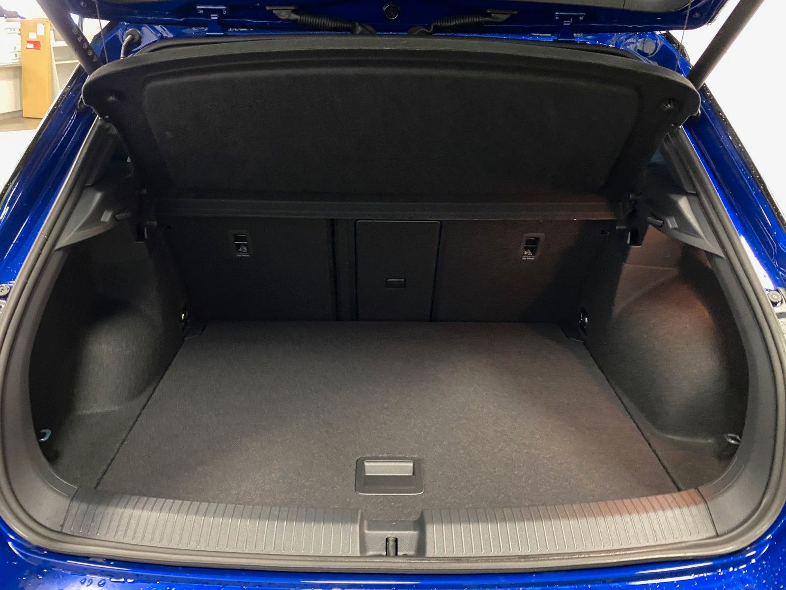 Fahrzeugabbildung Volkswagen T-Roc 1.5 TSI DSG R-Line+ACC+AHK+19 ZOLL ALUFELG