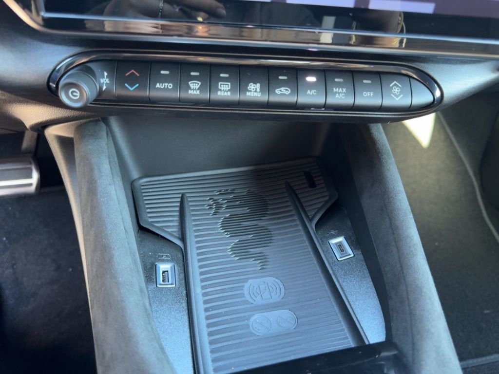 Fahrzeugabbildung Alfa Romeo Junior Elettrica Sport Speciale WÄRMEP. MATRIX N