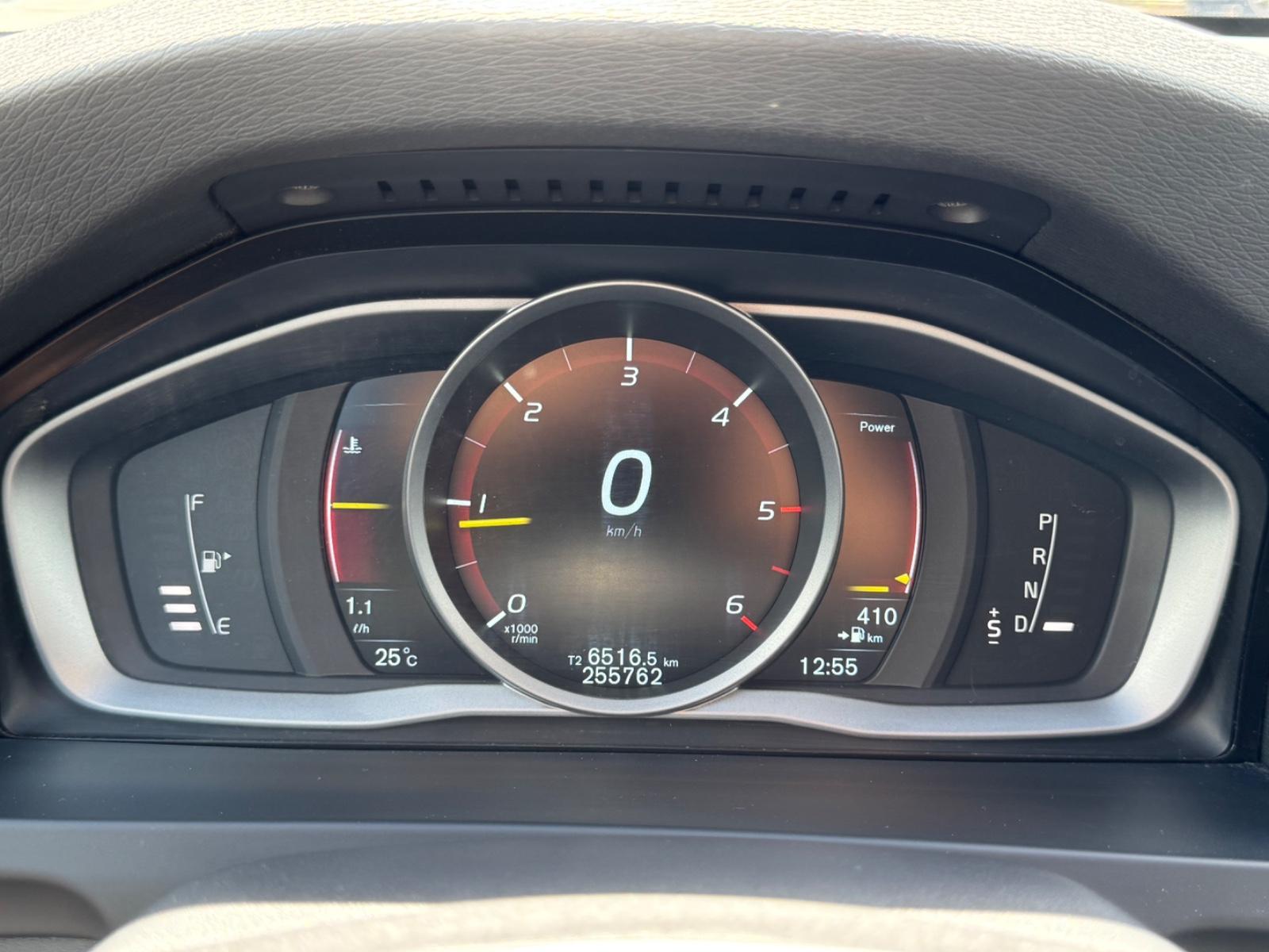 Volvo V60 2015 — photo 21