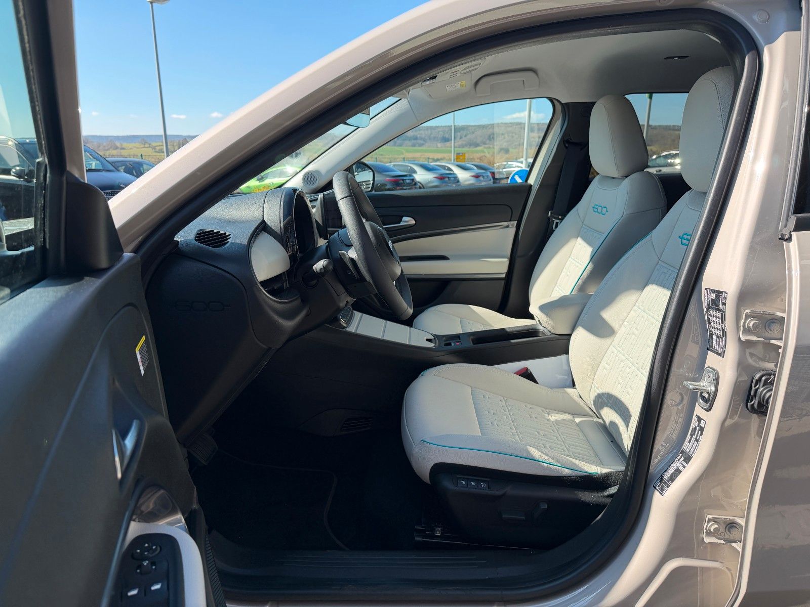 Fahrzeugabbildung Fiat 600 Hybrid La Prima R-Kamera+Massage+LED+8-Fach