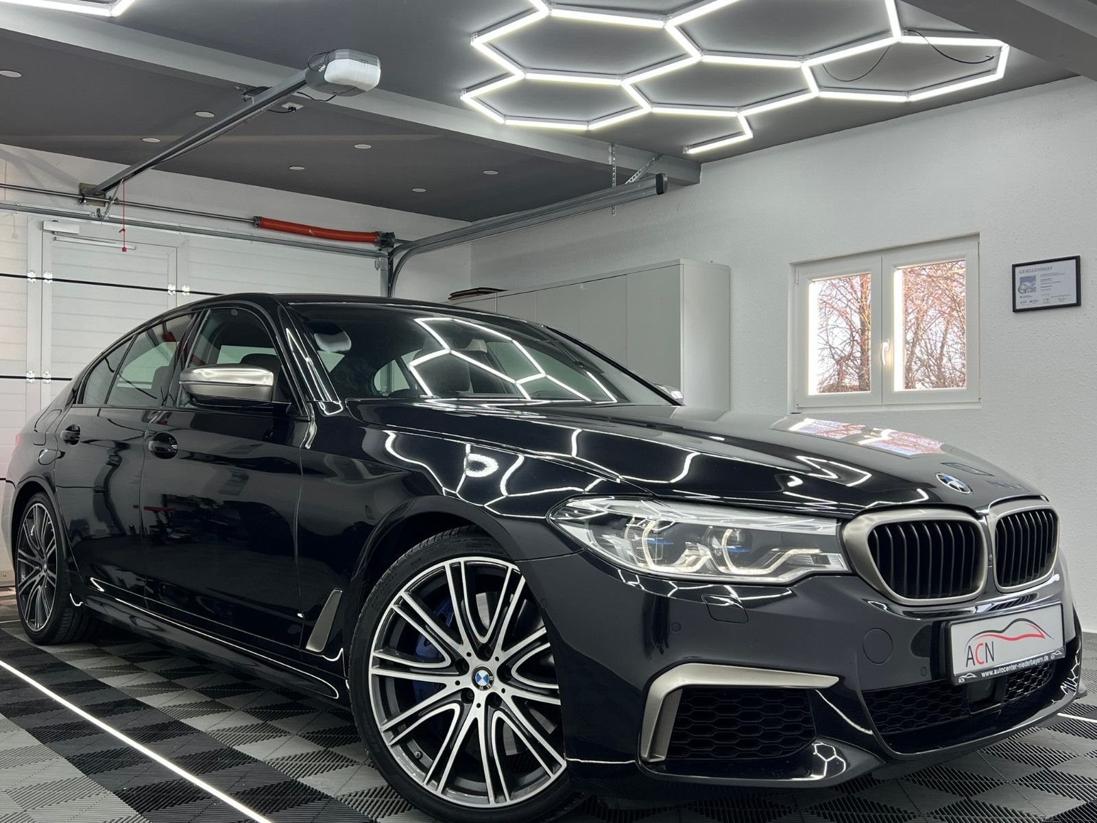 Fahrzeugabbildung BMW M550 d xDrive/LASER/ACC/DAB/H&K/DRIV. ASS. PLUS