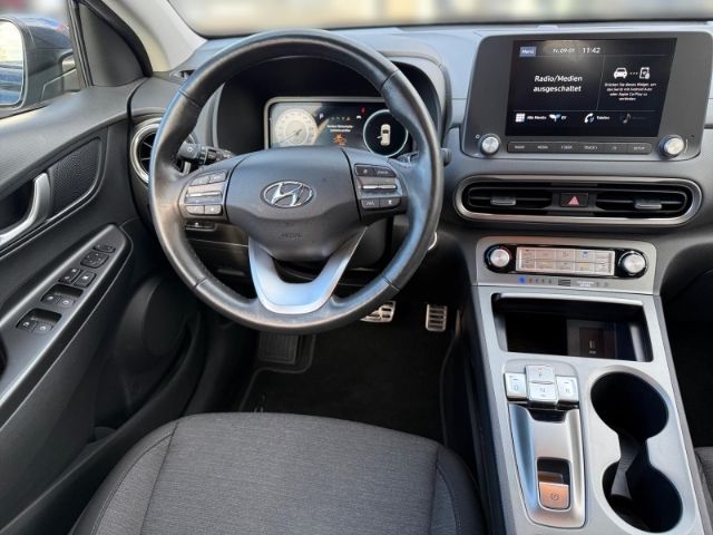 Fahrzeugabbildung Hyundai KONA Select Elektro 2WD +KLIMA+RFK+SHZ+CARPLAY+U