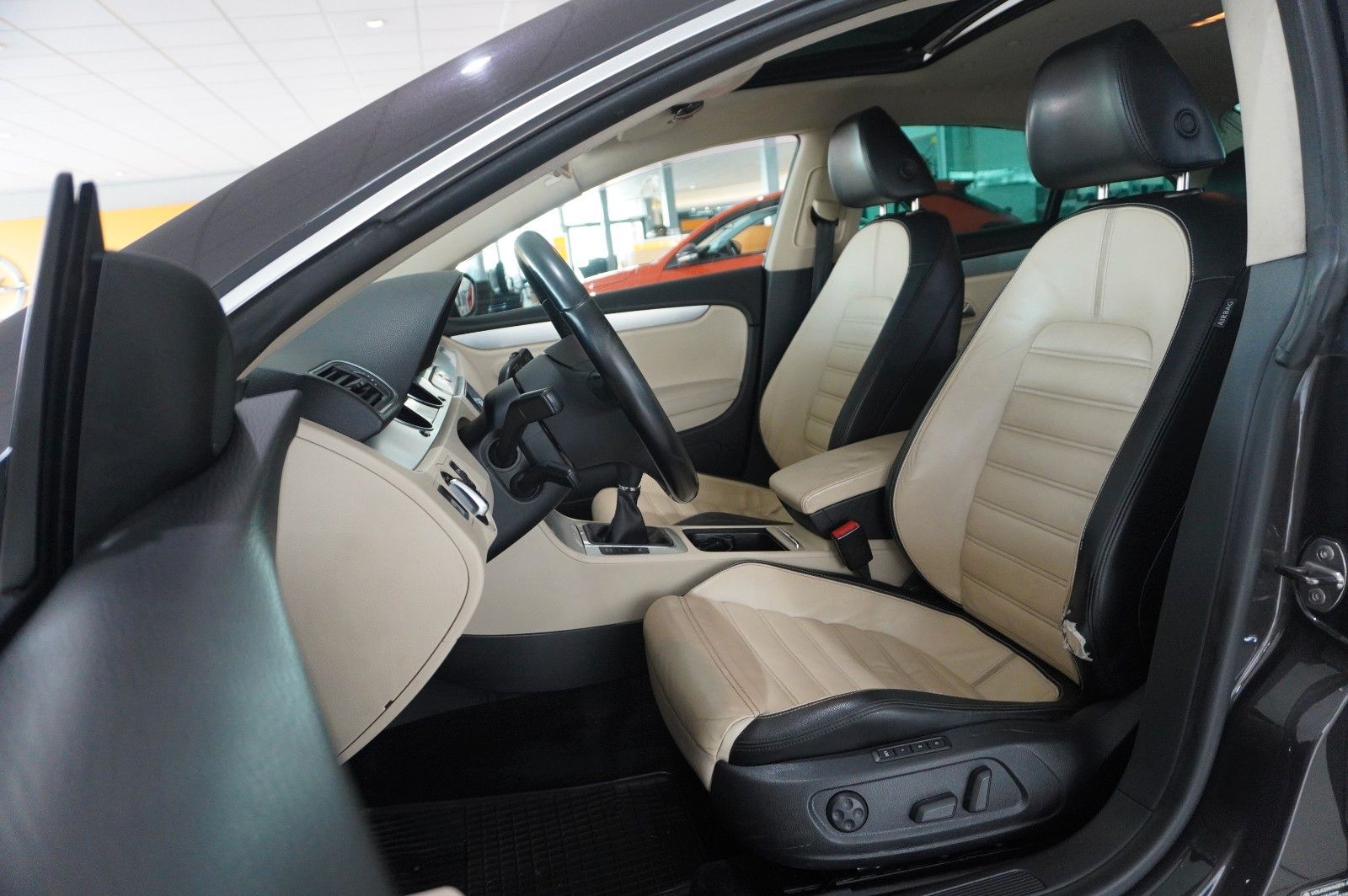 Fahrzeugabbildung Volkswagen Passat CC 2.0 TDI COUPE NAVI/BI-XENON/SHZ/PANO.