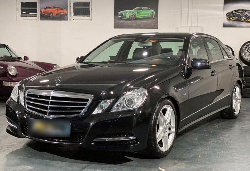Mercedes-Benz 220