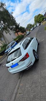 Skoda Superb 2.0 TDI SCR 140kW DSG SportLine Combi... - Skoda Superb in Duisburg