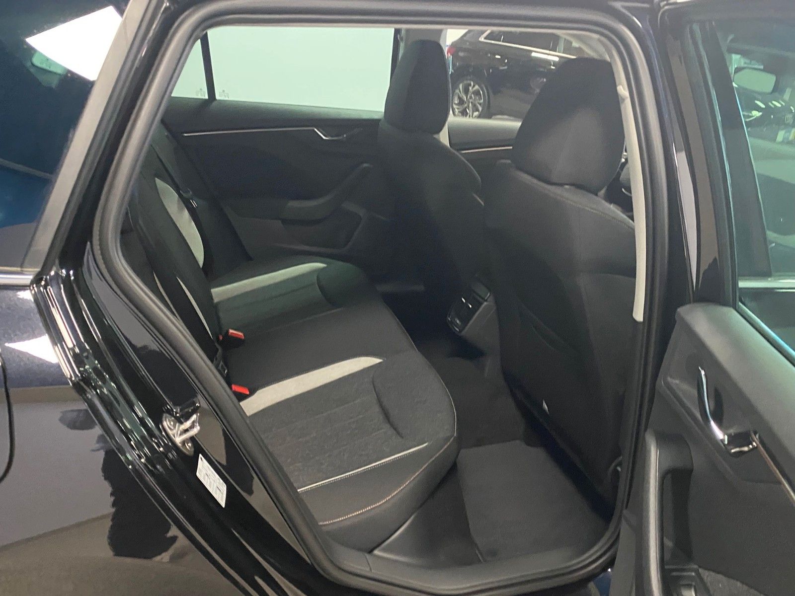 Fahrzeugabbildung SKODA Kamiq 1.5 TSI DSG 130 Jahre Selection+Garantie 5