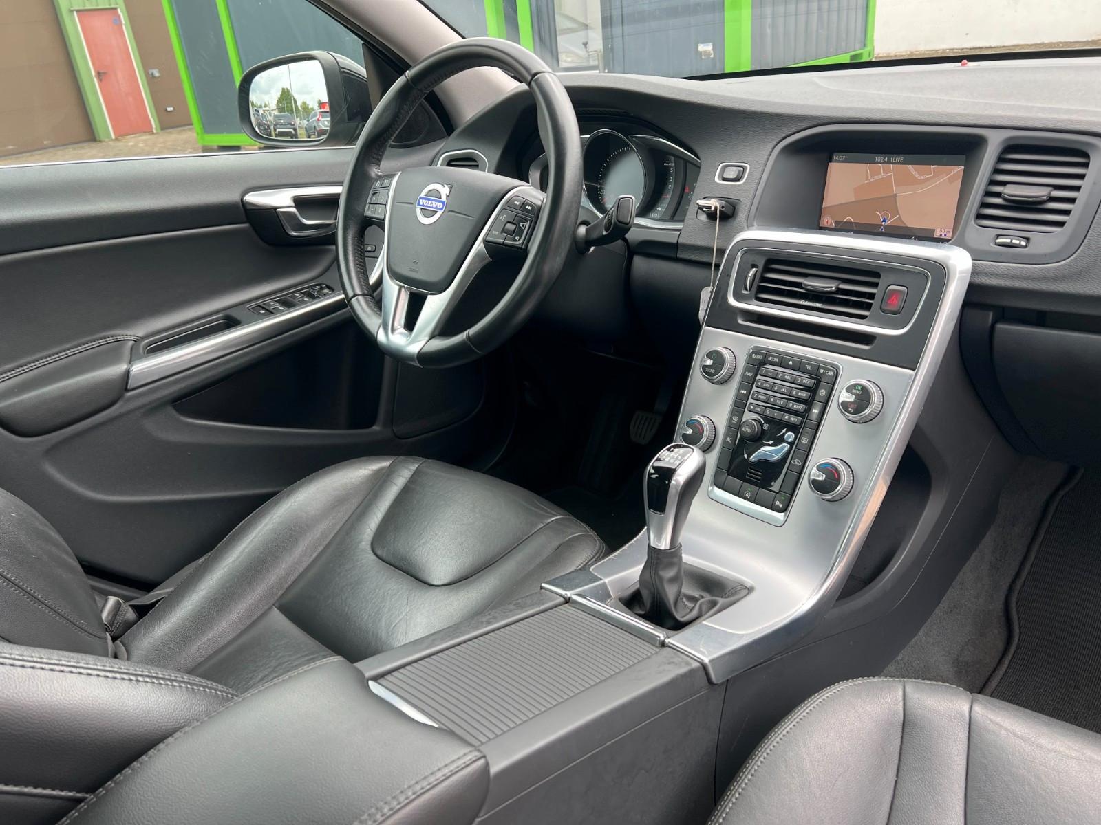 Volvo S60 D2 NAVI LEDER TEMPOMAT LED