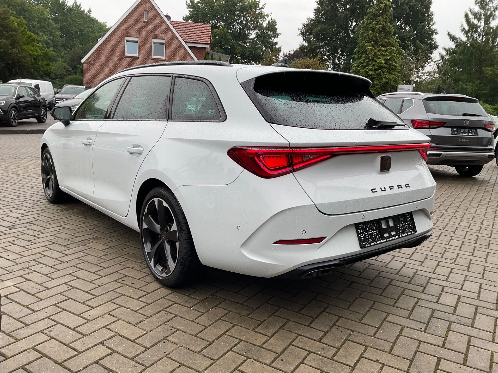 Fahrzeugabbildung CUPRA Leon Sportstourer 1.5 eTSI DSG,Kamera,18,LED