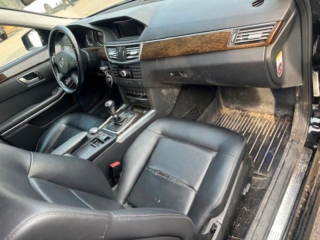 Mercedes-Benz E200 2011 — photo 9