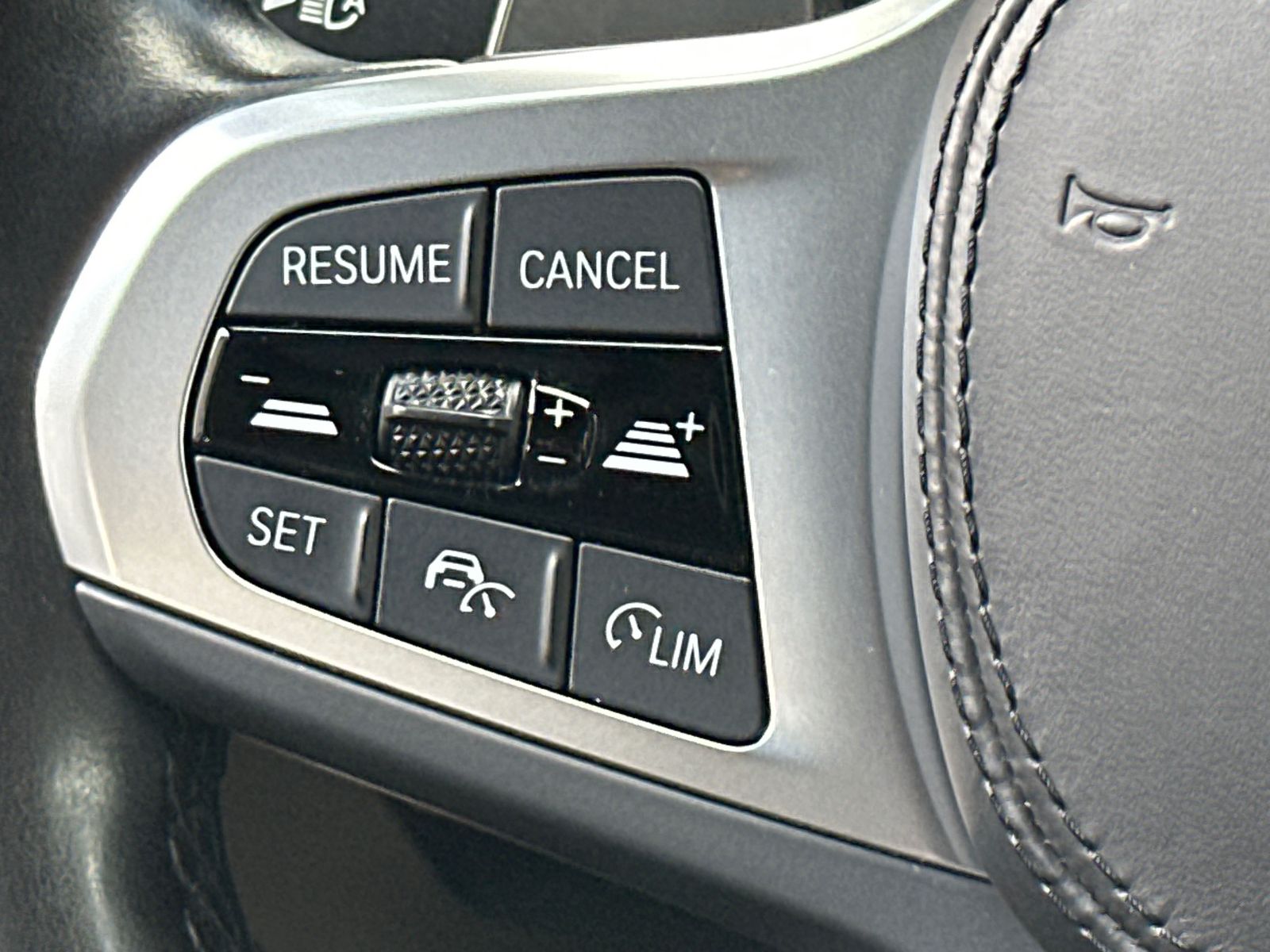 Fahrzeugabbildung BMW X3 xDrive30d M-Sport NAV+LED+AHK+STHZG+HUD+21ZO