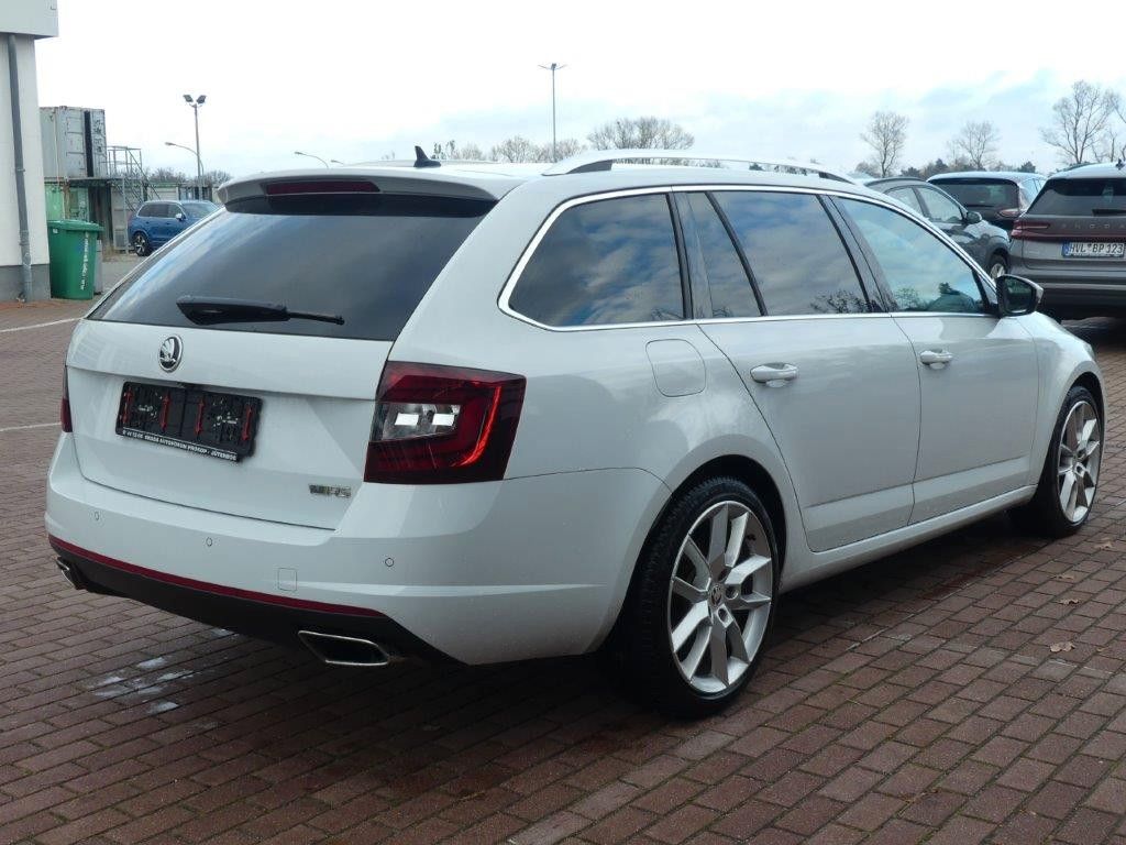 Fahrzeugabbildung SKODA Octavia Combi 2.0 TSI DSG RS *STANDHZG*KAMERA*