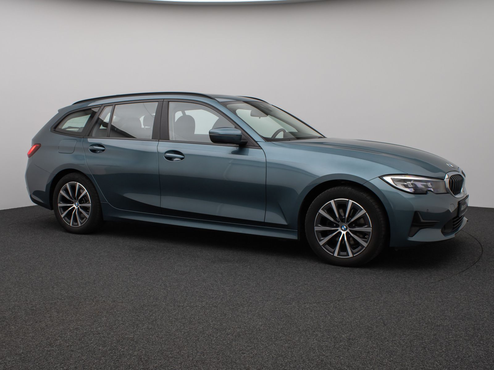 Fahrzeugabbildung BMW 320d Panorama DAB PDC Sitzhzg Geschwindigkeitsre