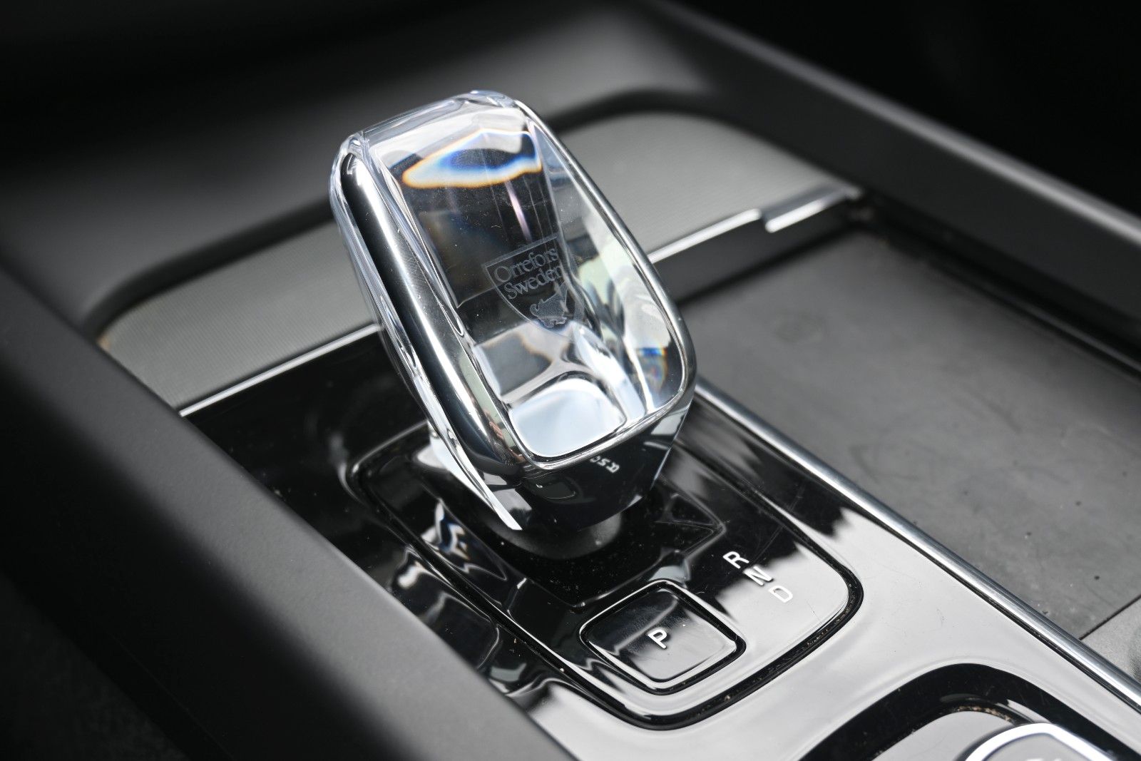 Fahrzeugabbildung Volvo XC60 B4 Benzin FWD Plus Dark*STHZG*360°*ACC*AHK