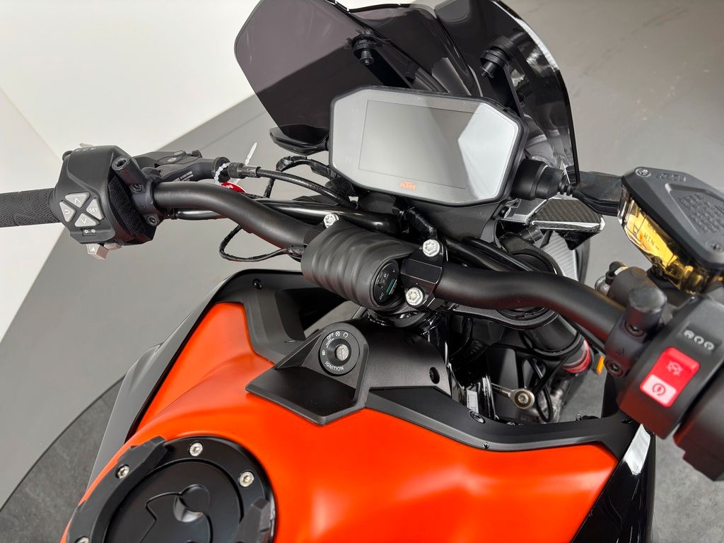 Fahrzeugabbildung KTM 890 DUKE *TOP-ZUSTAND *1. HAND *ARROW