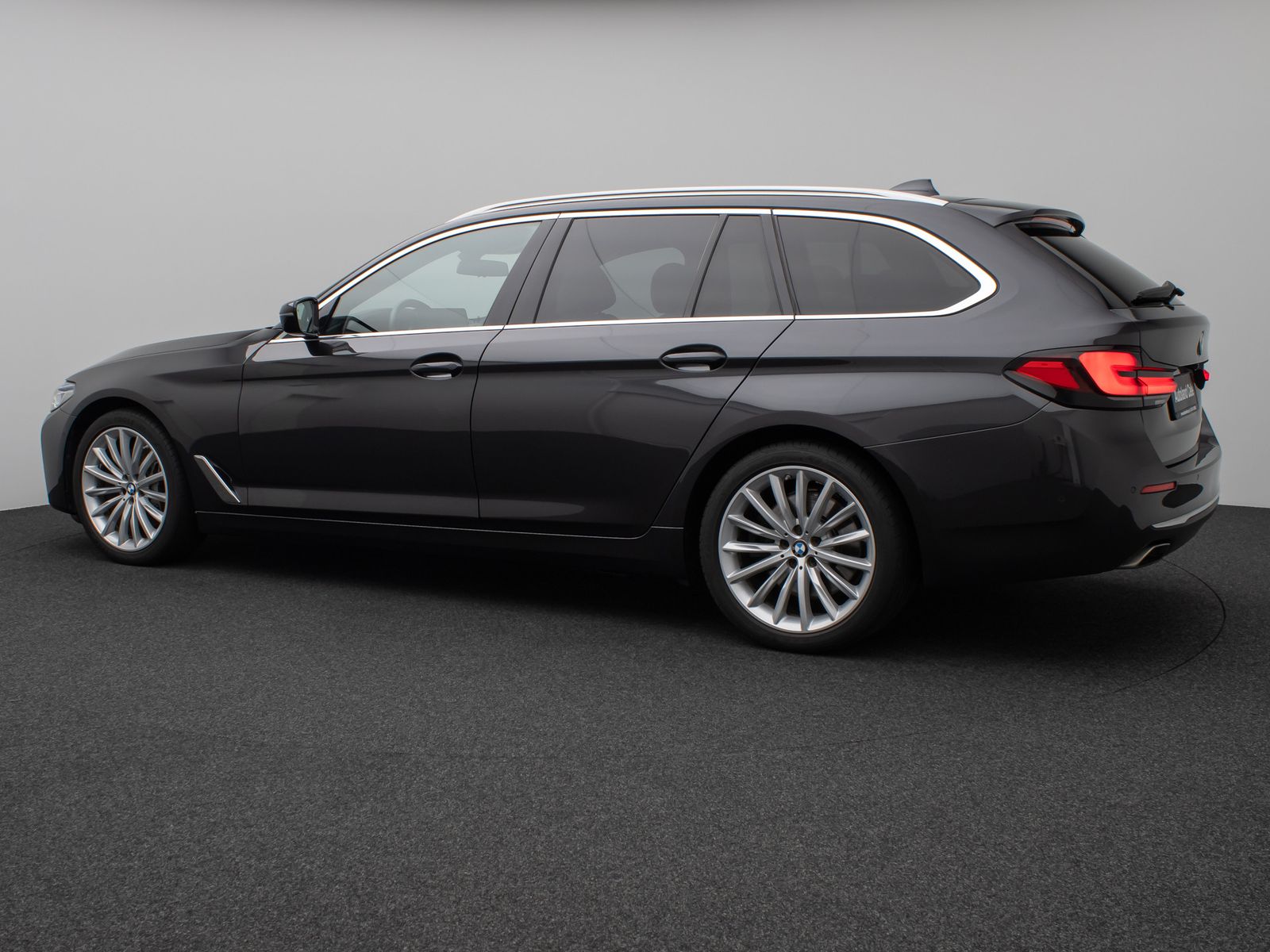 Fahrzeugabbildung BMW 530d LuxuryLine Laser HUD DAB HiFi DisKey 19Zoll