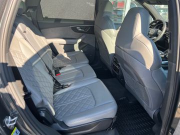 Fahrzeugabbildung Audi SQ7 4.0 quattro TDI Pano 7 Sitzer 22" uvm