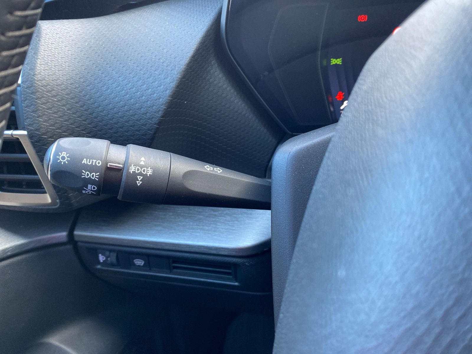 Fahrzeugabbildung Citroën C5 X 130 Automatik FEEL PACK *ACC*Navi*19Zoll*