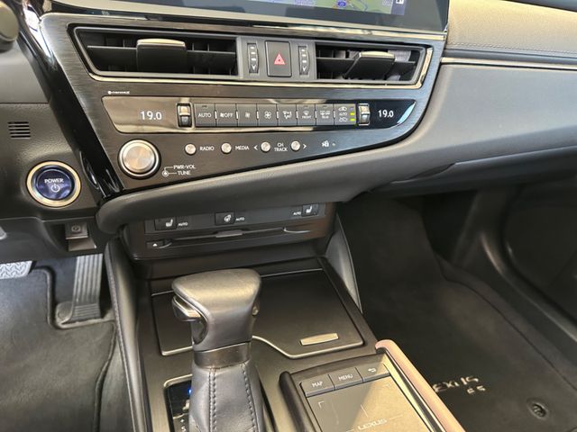 Lexus ES 300  h Busins – Line -Kamera – Bluetooth