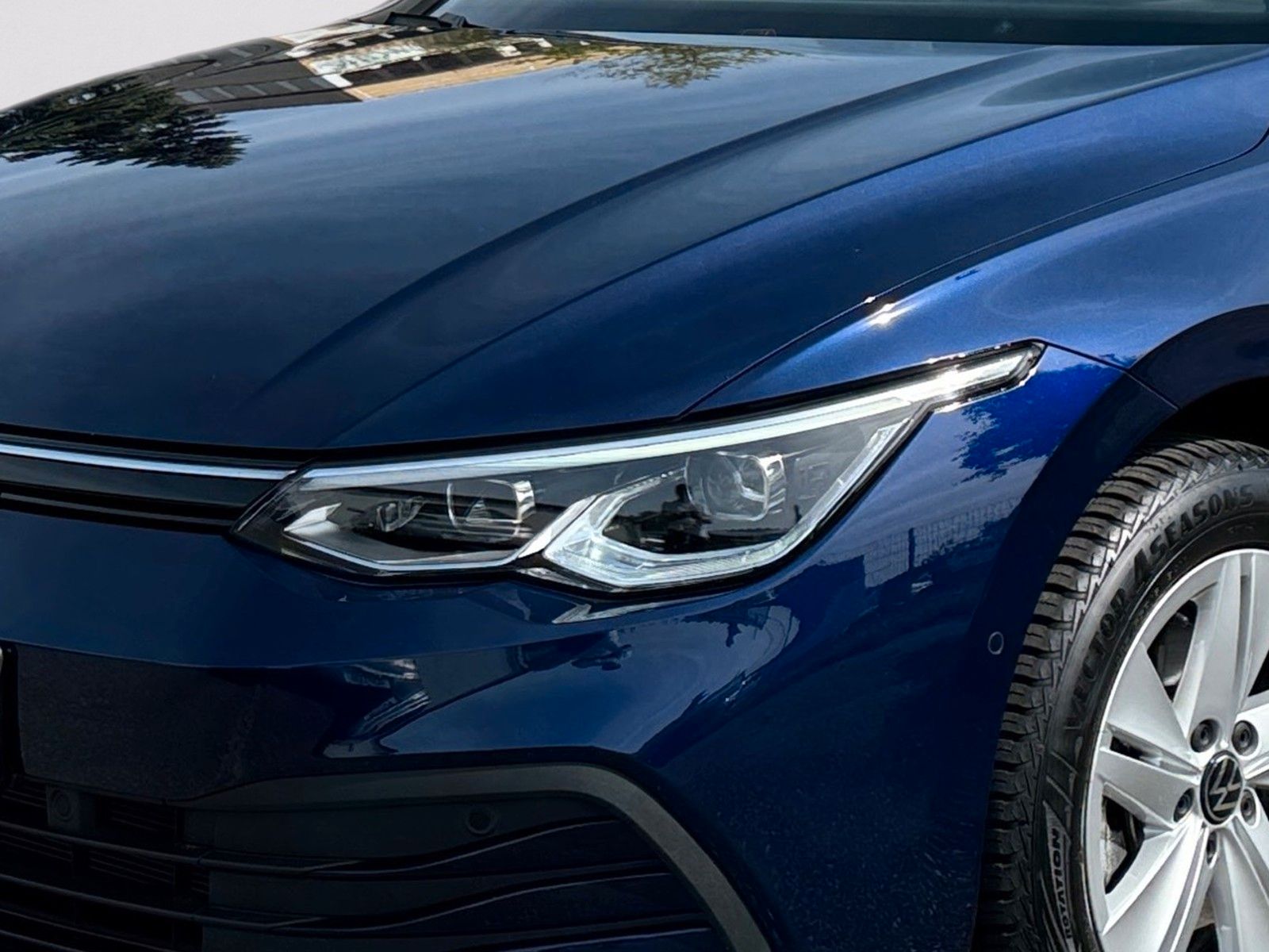 Fahrzeugabbildung Volkswagen Golf VIII Variant Life 1.0 eTSI