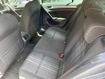 Volkswagen Golf - 8