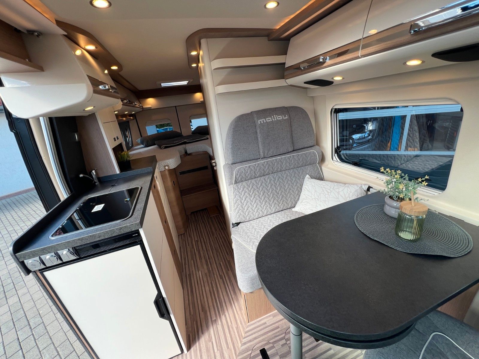 Fahrzeugabbildung Malibu Van first class - two rooms GT skyview 640 LE RB