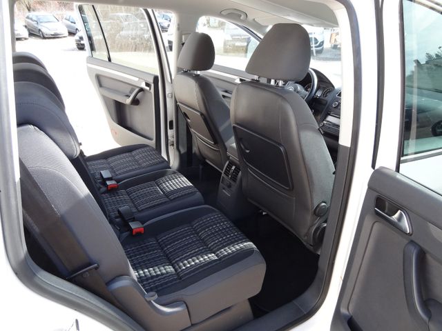 Fahrzeugabbildung Volkswagen CrossTouran/2.Hd/AHK/SitzH/140PS/PDC/Bi-Xenon/