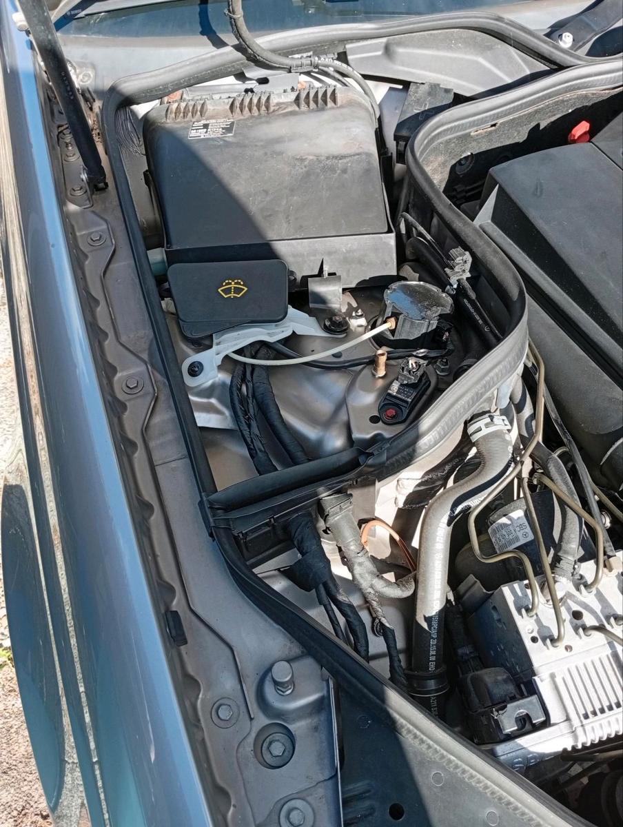 Mercedes-Benz E320 2004 — photo 12