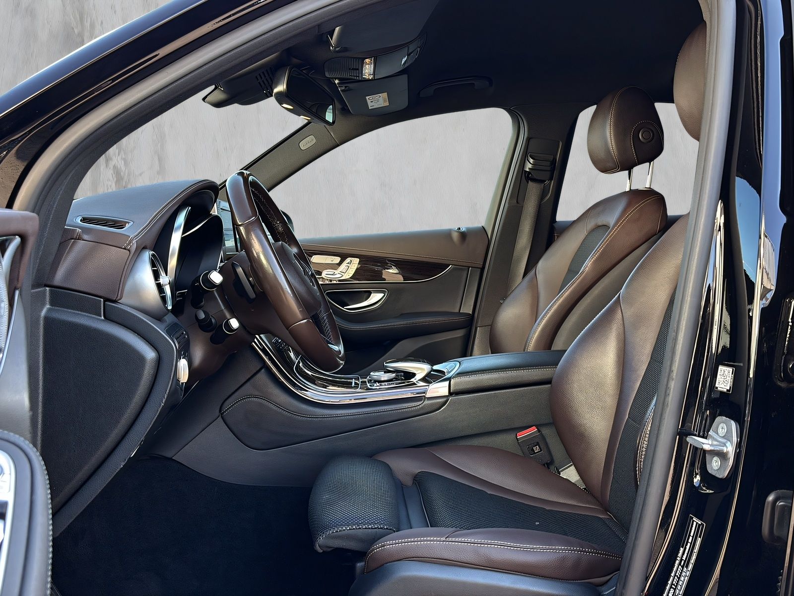 Fahrzeugabbildung Mercedes-Benz GLC 250 d 4Matic EXCLUSIVE BURMESTER AHK LED PDC