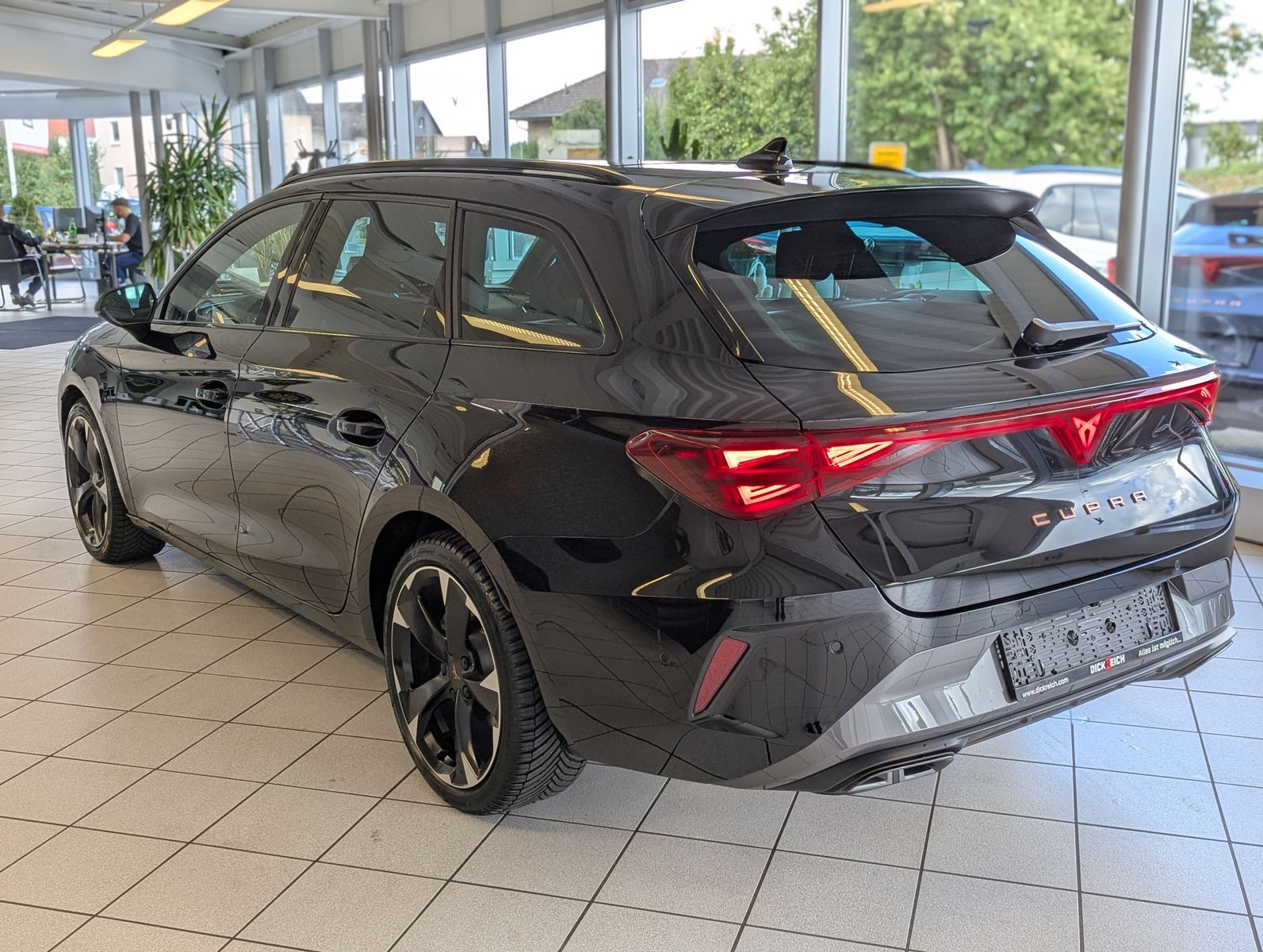 CUPRA Leon 1.5 eTSI Pano Intelligent-Dynamic-Edge-Pake - Image 5