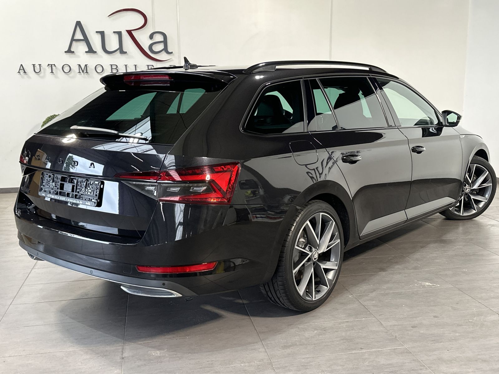 Fahrzeugabbildung SKODA Superb Combi 2.0 TDI DSG Sportline NAV+MATRIX+VC