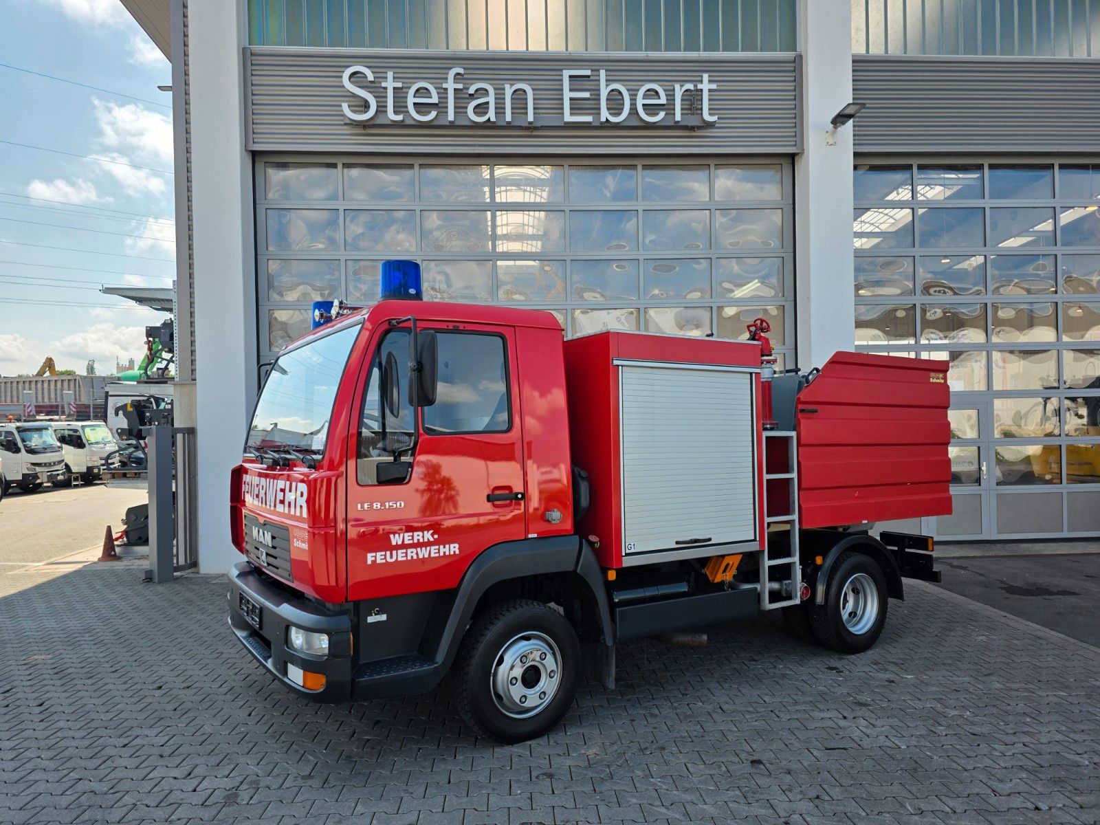Fahrzeugabbildung MAN LE 8.150 Schaum-Löschfahrzeug 2.500L SLF 25/25