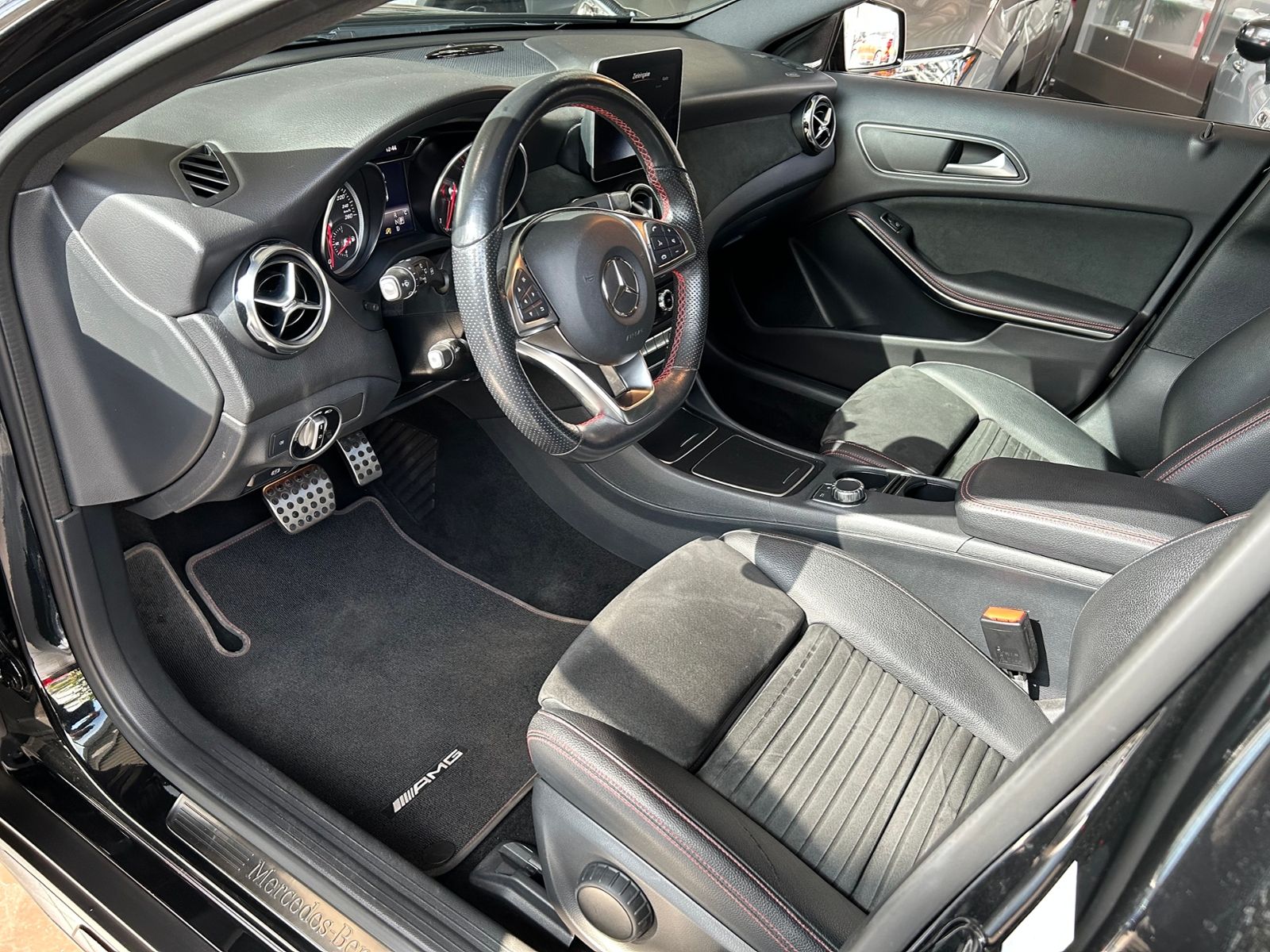 Fahrzeugabbildung Mercedes-Benz GLA 250 AMG Line NIGHT H/K LED NAV SHZ