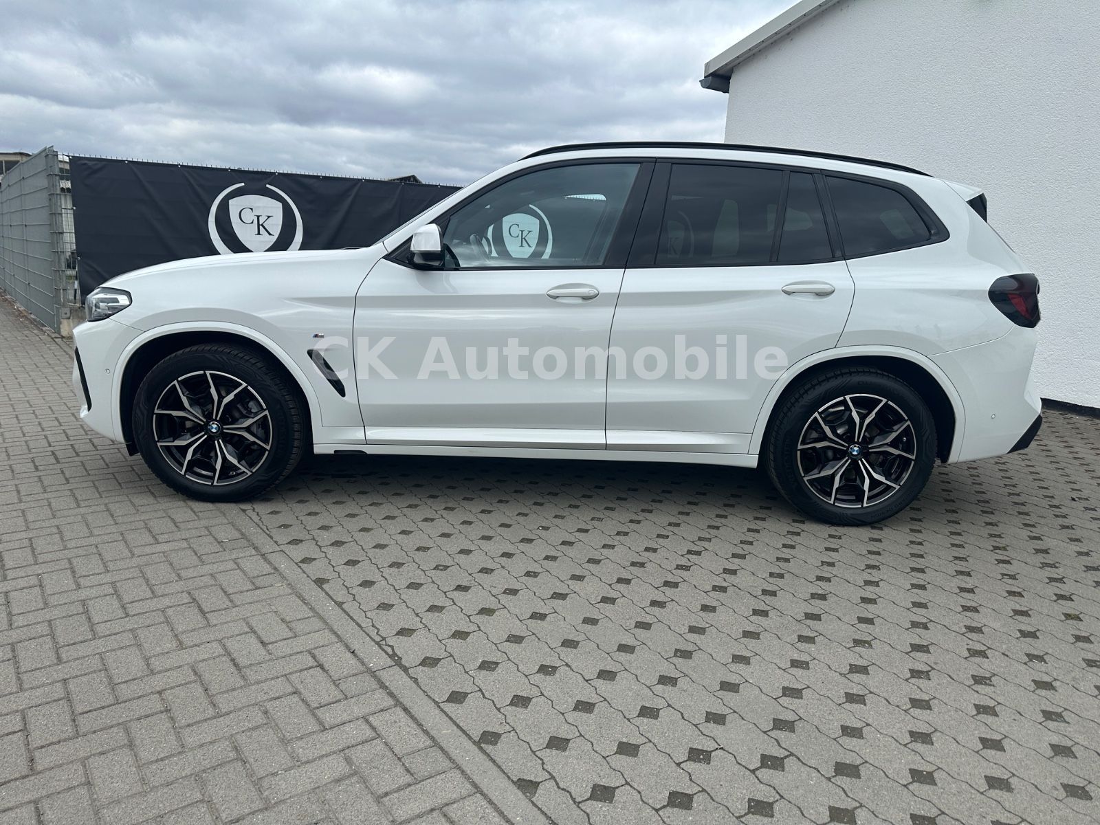 Fahrzeugabbildung BMW X3 xDrive30 i M-Sport/Shadow-Line/Navi/Kam./LED