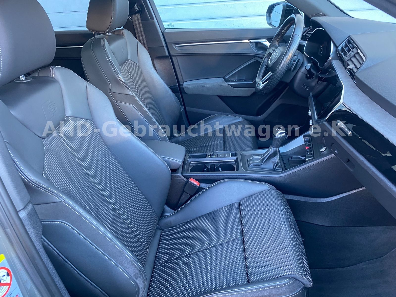 Fahrzeugabbildung Audi Q3 35 TDI Quattro S-line