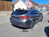 Hyundai i40 cw 1,6 blue Space  NAVI+AHK+KAMERA - Hyundai i40 mit Benzin-Antrieb: Kombi, 1.6