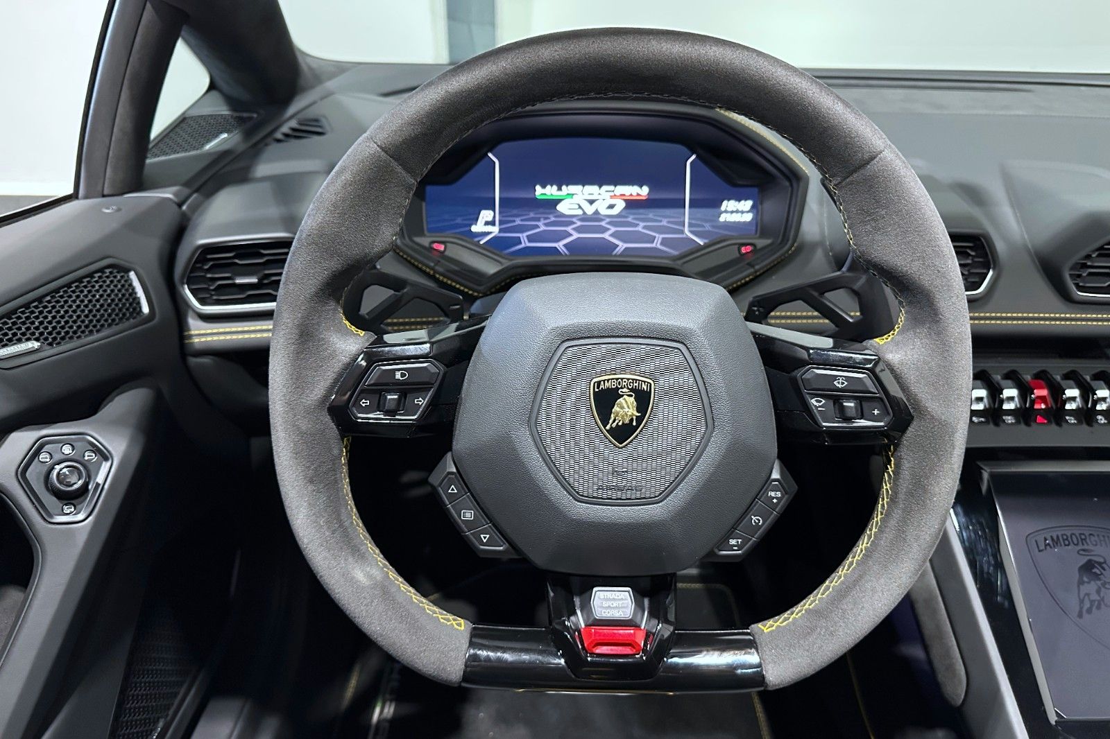 Fahrzeugabbildung Lamborghini Huracán EVO Spyder | Akrapovic | KW V5 | PPF