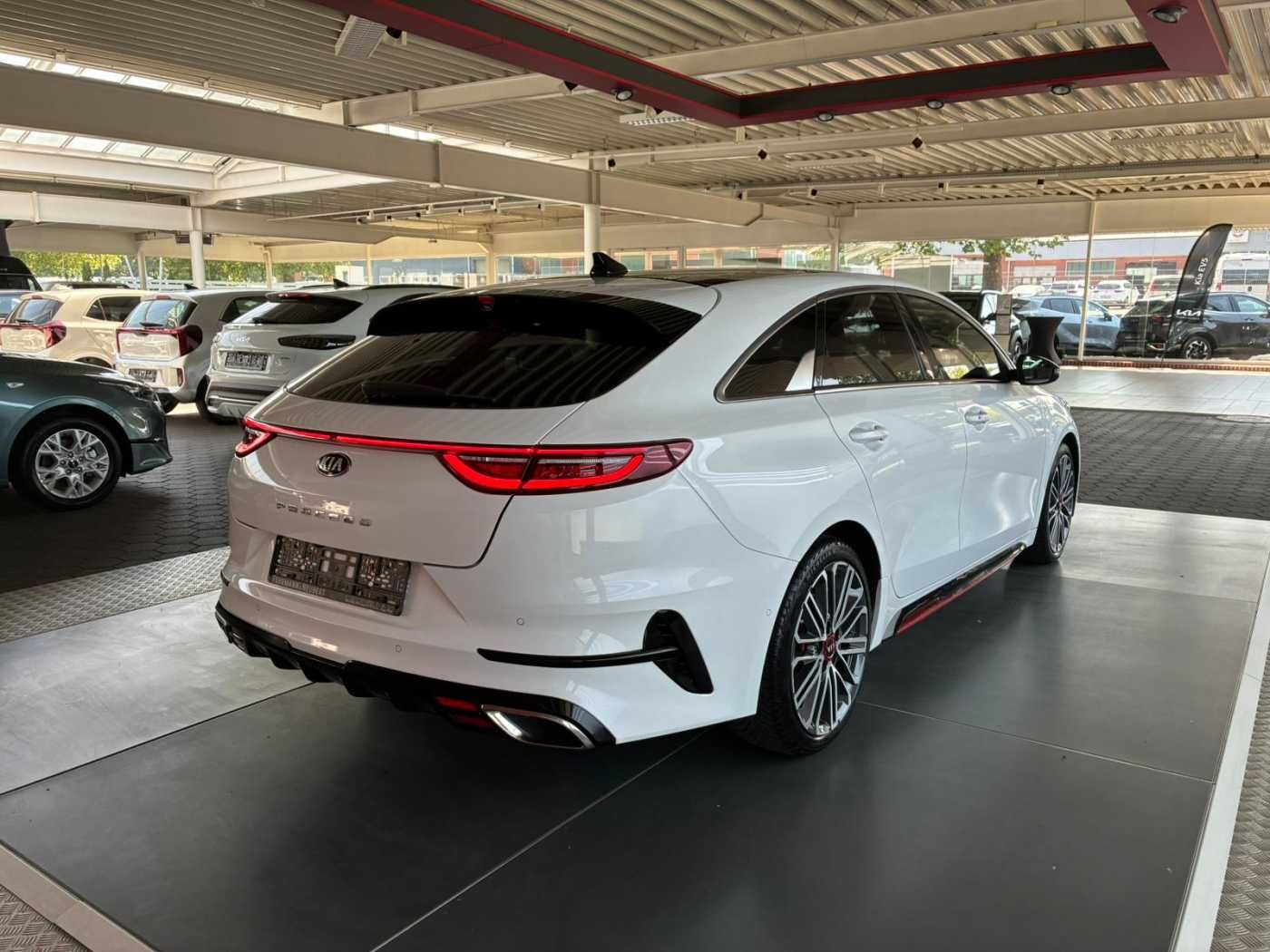 Kia PROCEED 1.6 T-GDI DCT7 OPF GT NAV KOM GD imagem 3