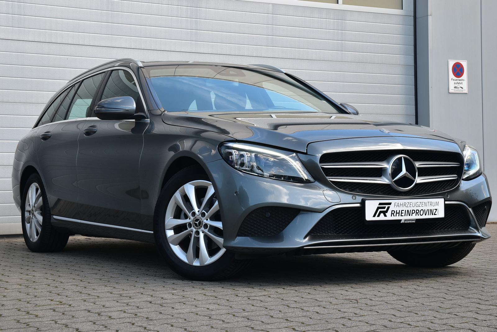 Mercedes-Benz C 180 CGI 9G LED/Panorama/Kamera/Navi/Sitzheiz.