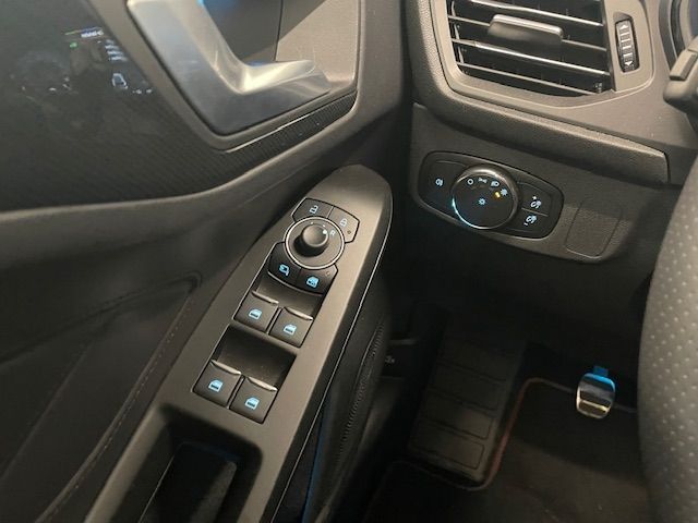 Fahrzeugabbildung Ford Focus ST X 2.3 Panoramadach LED Kamera Head-Up