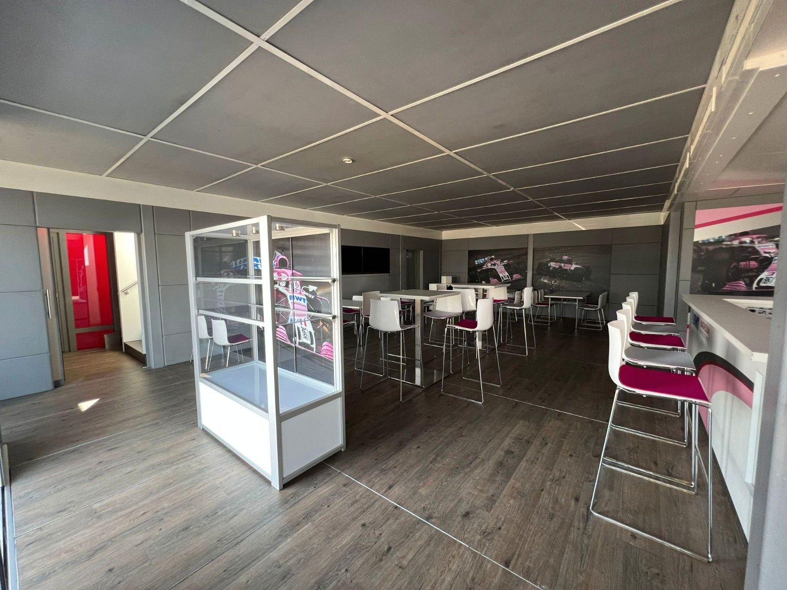 Fahrzeugabbildung Andere Einzigartiges Formel-1-Motorhome
