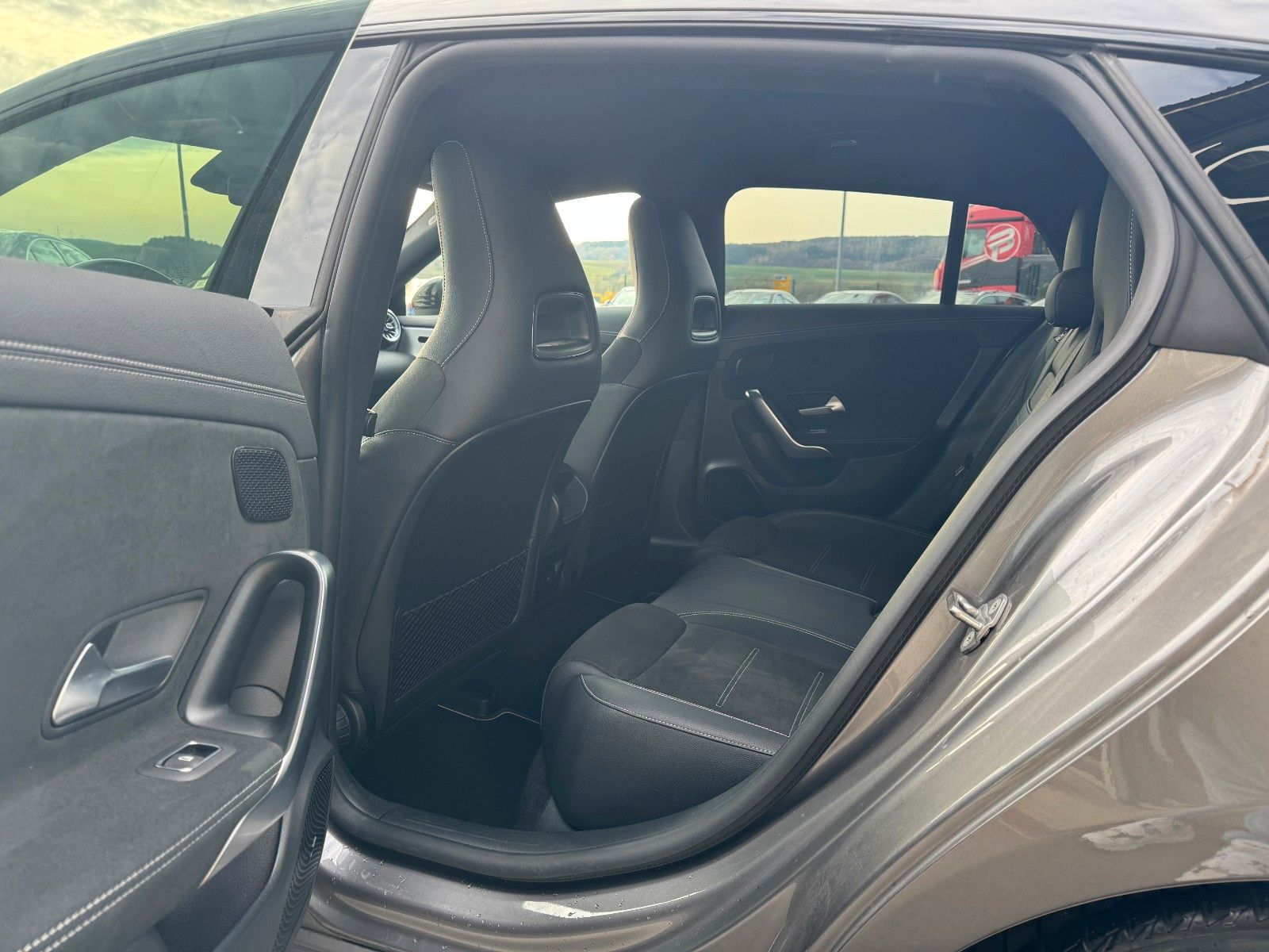 Fahrzeugabbildung Mercedes-Benz CLA 200d SB Edition+AMG+AHK+MultiBeam+Ambiente