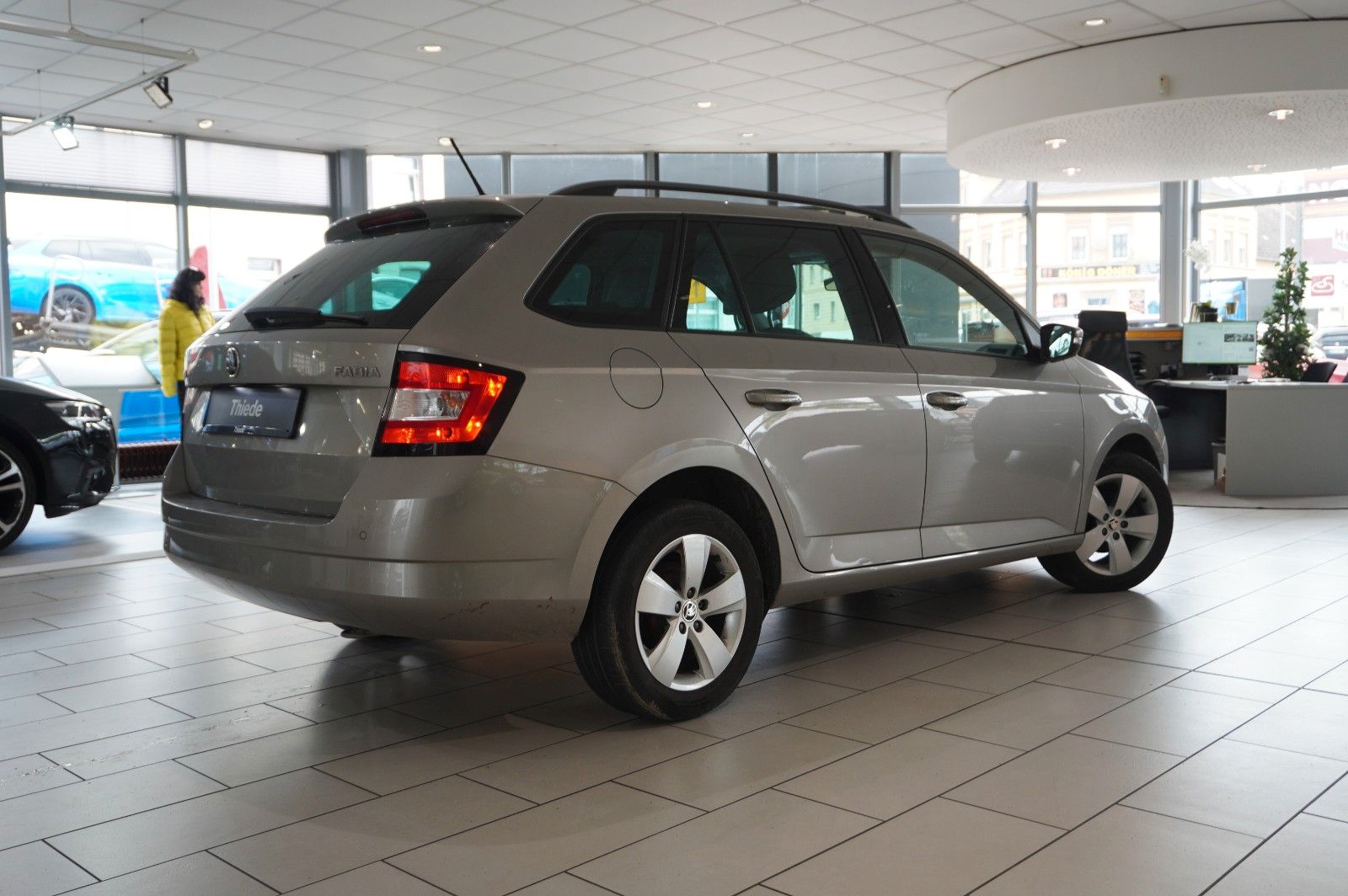 Fahrzeugabbildung SKODA Fabia Combi 1.2 STYLE LED/PDC/KLIMA/SH/USB/NEBEL