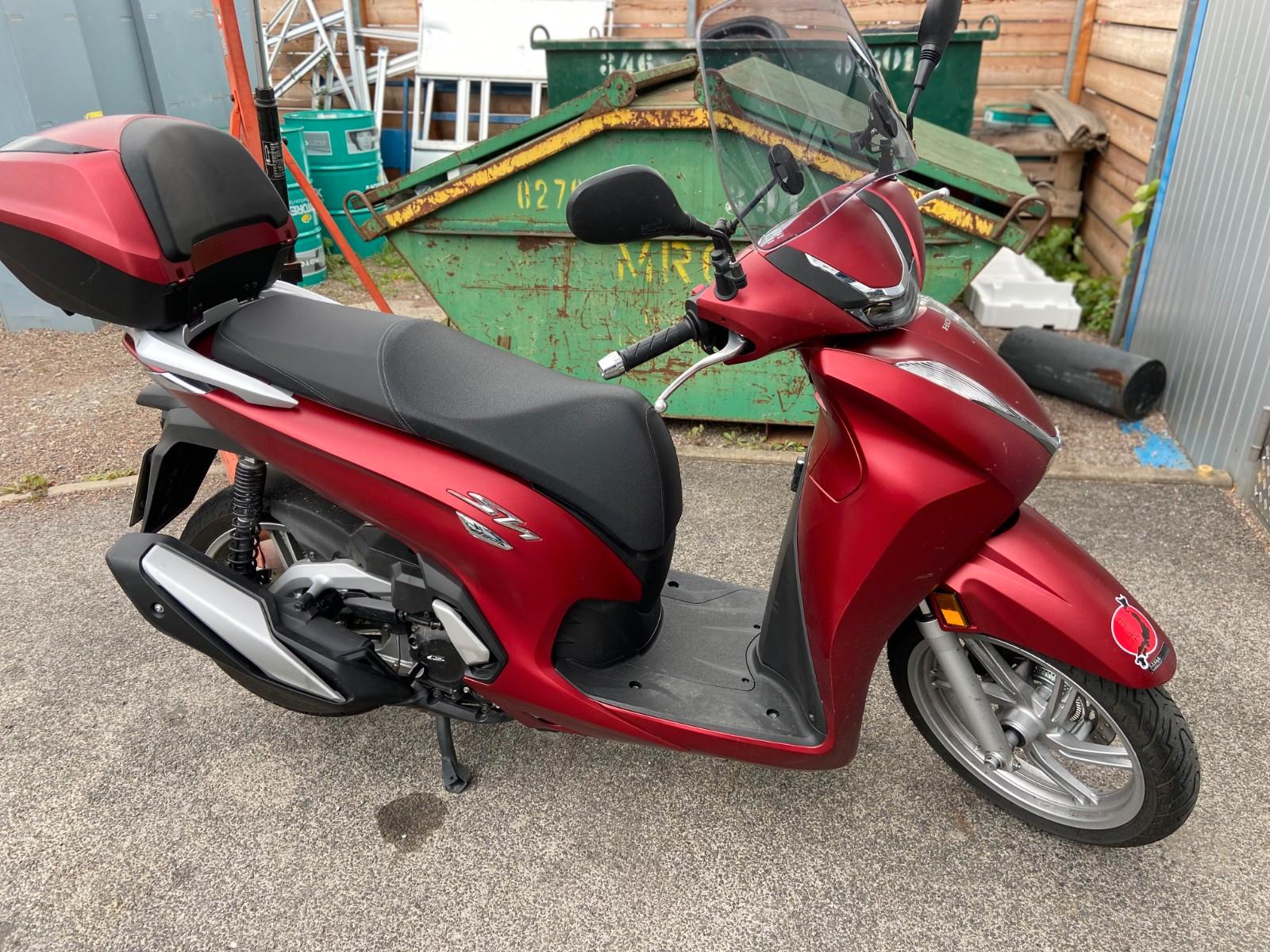 Honda SH350i ABS Topcase (nix Vespa :-)