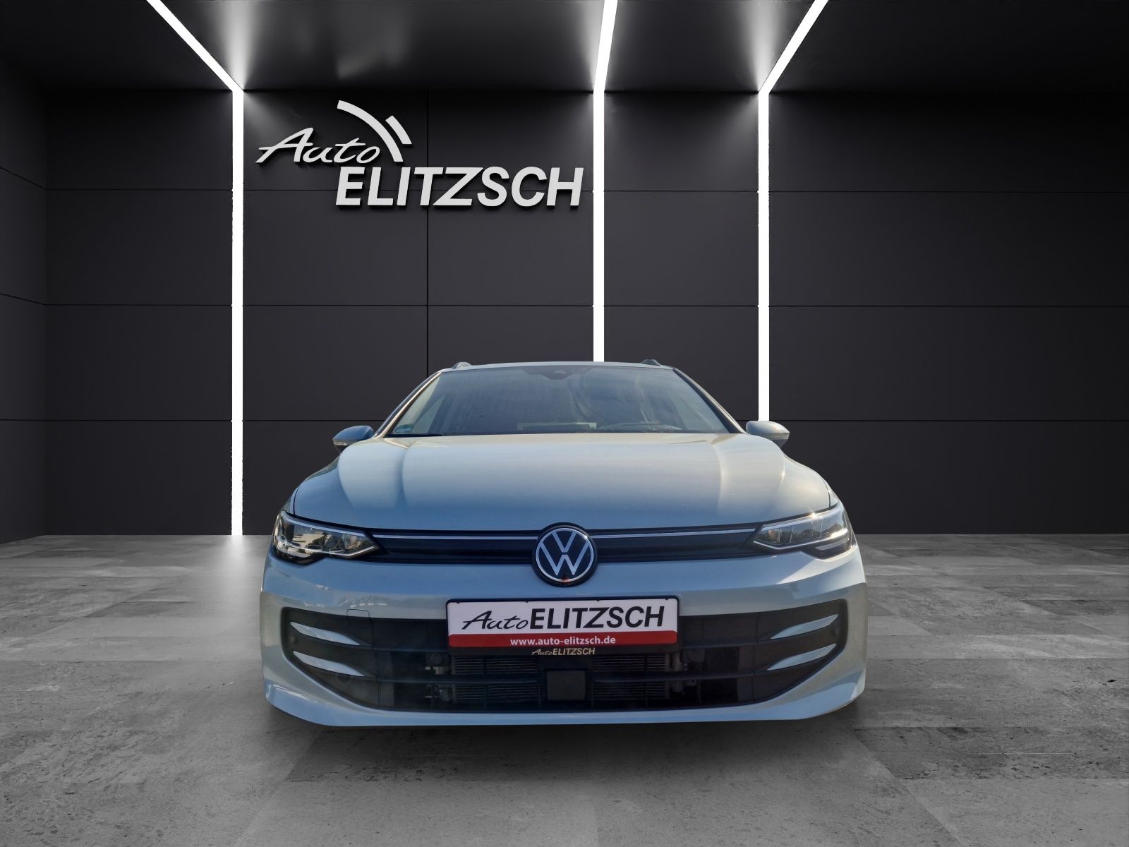 Fahrzeugabbildung Volkswagen Golf VIII Variant eTSI Life DSG LED ACC AHK SHZ