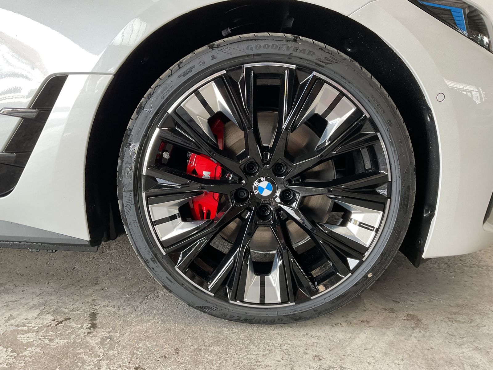 Fahrzeugeinzelansicht 16 Fahrzeugabbildung BMW i4 M60 |elektr. Glasdach |AHK |Harman Kardon