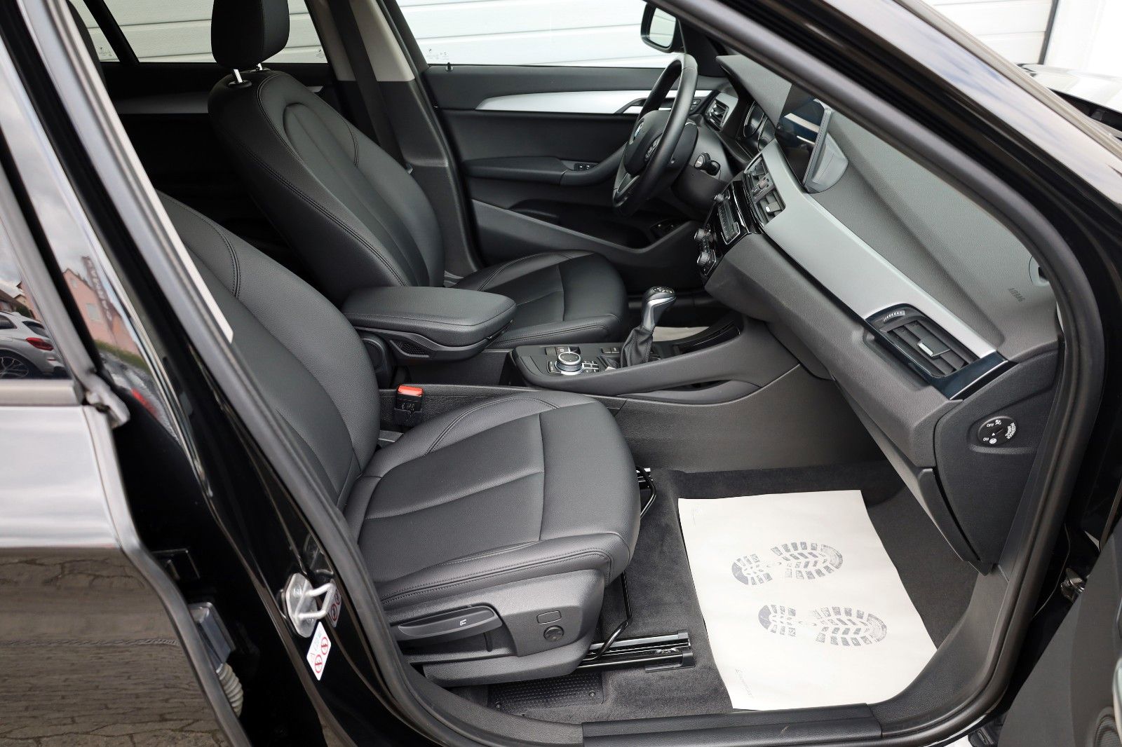 Fahrzeugabbildung BMW X1 xDrive25e Advantage,Leder,Navi,LED,HUD,Kamera