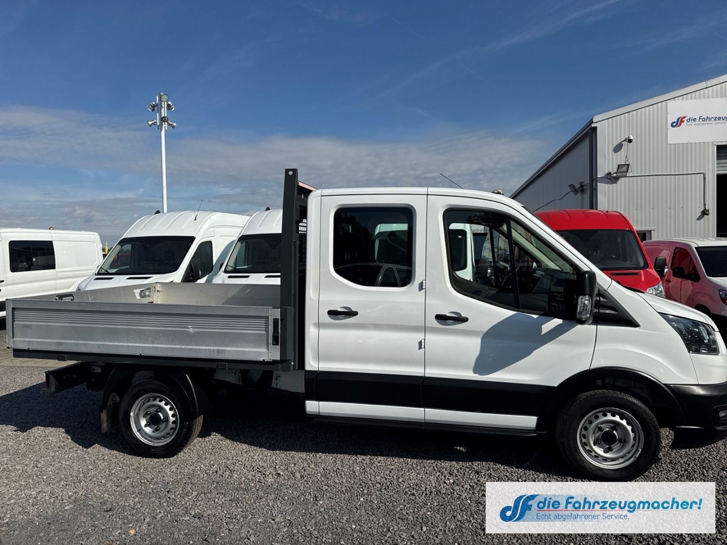 Fahrzeugabbildung Ford Transit Pritsche 310 L2 Doppelkabine Basis 2.0 T