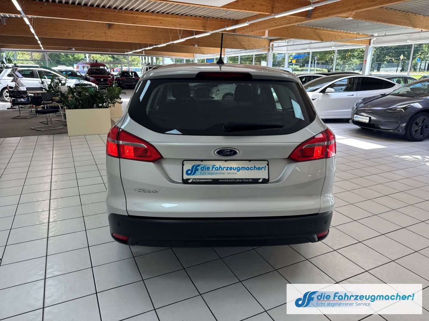Fahrzeugabbildung Ford Focus Turnier Business 1.5 TDCi Navi Apple CarPl