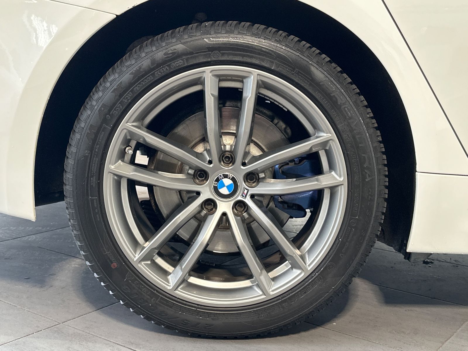 Fahrzeugabbildung BMW 520 d Touring xDrive M-Sport NAV+LED+SHZ+DA+EU6