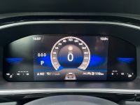 VW T-Roc 1.5 TSI DSG R-Line SHZ NAV AHK KAM 5JGAR bei Autohaus Landmann & Maier OHG